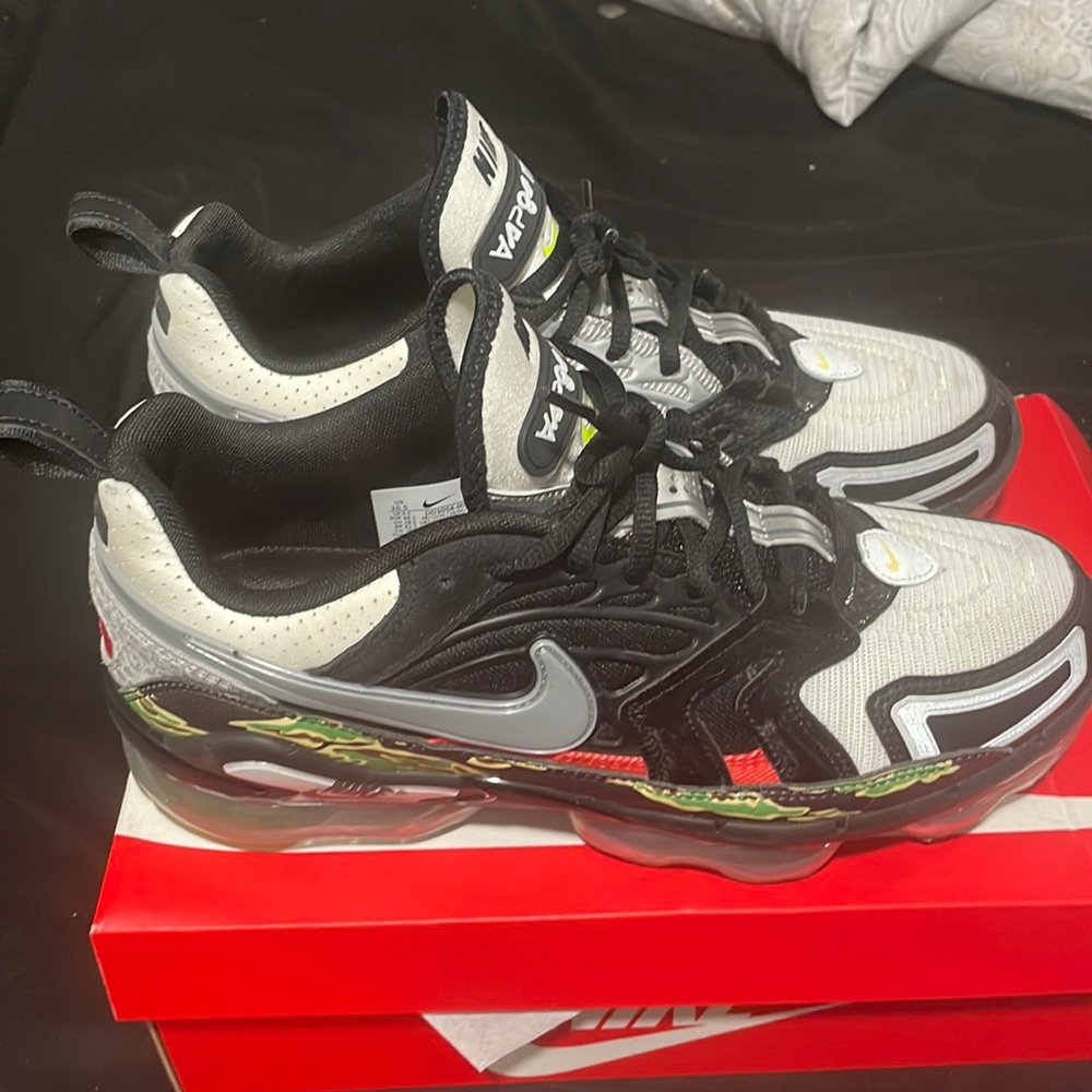 Air vapor max size 10.5 used